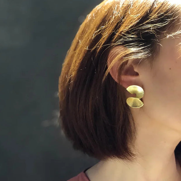 Sterling Silver Curved Geometry Earring S-Shaped